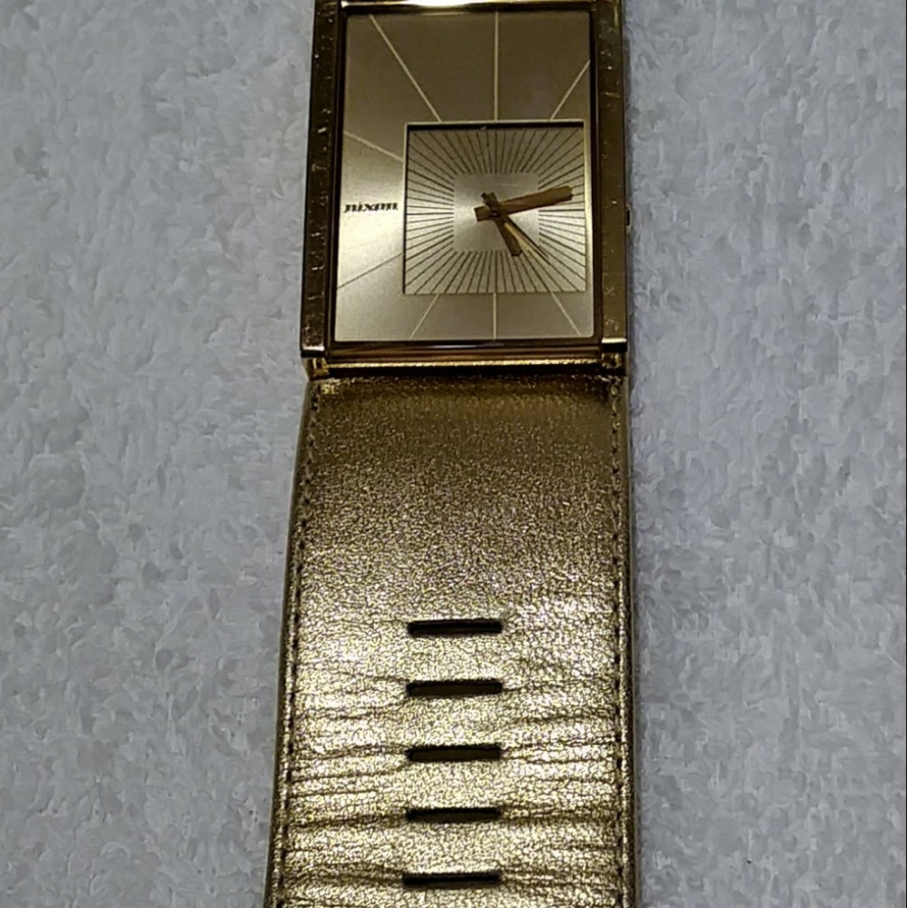 Watch - Picture 3 of 5